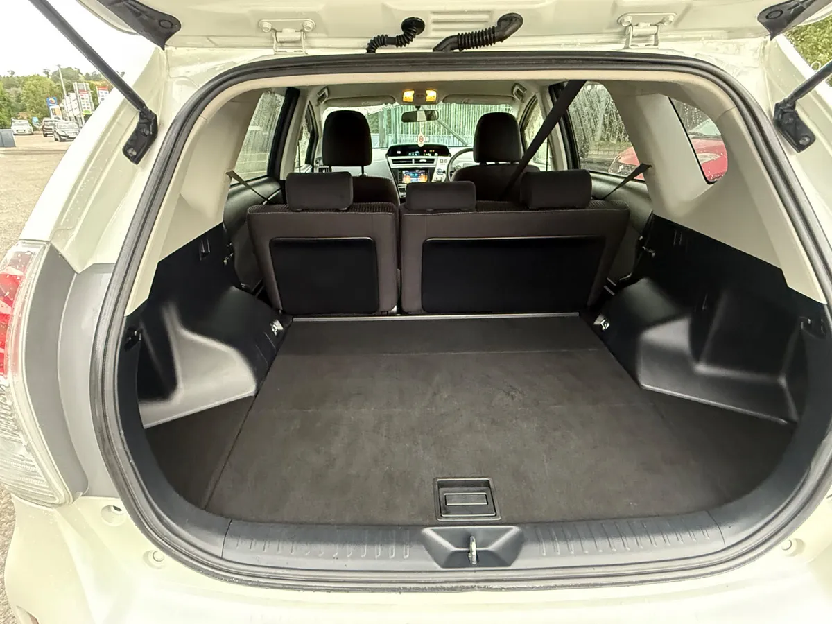 Toyota Prius Hatchback, Petrol Hybrid, 2015, White