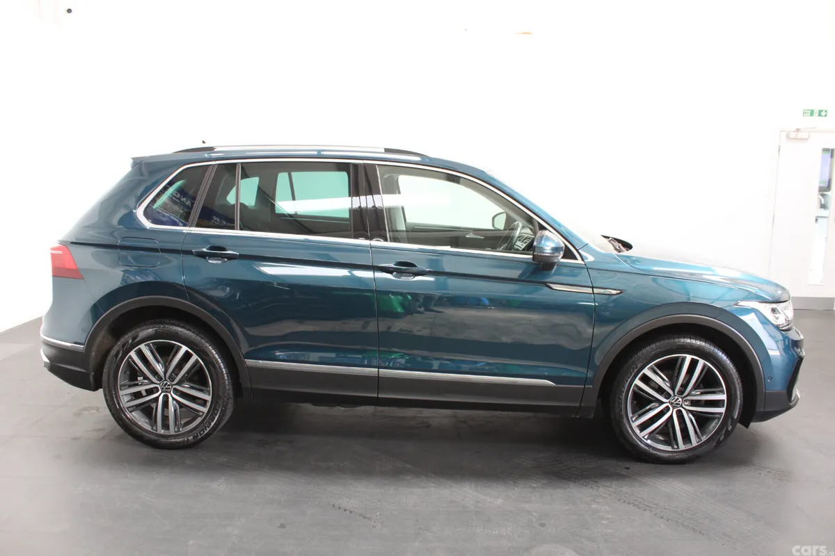 Volkswagen Tiguan SUV, Petrol, 2023, Blue