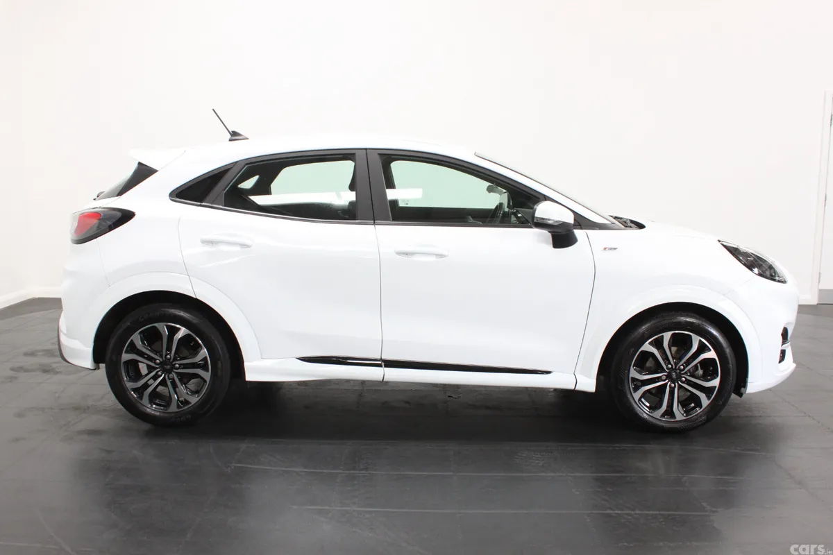 Ford Puma SUV, Petrol Hybrid, 2023, White