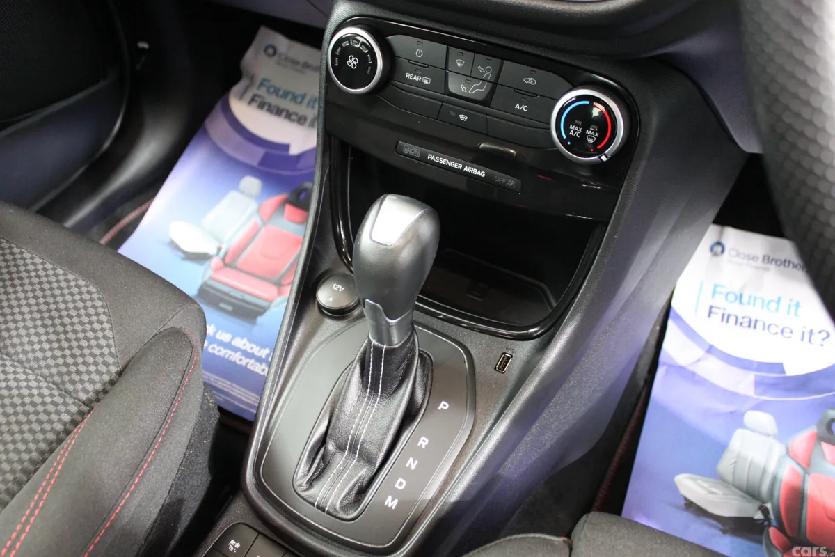 Ford Puma SUV, Petrol Hybrid, 2023, White