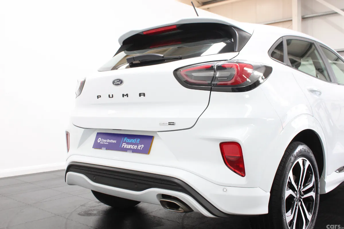 Ford Puma SUV, Petrol Hybrid, 2023, White