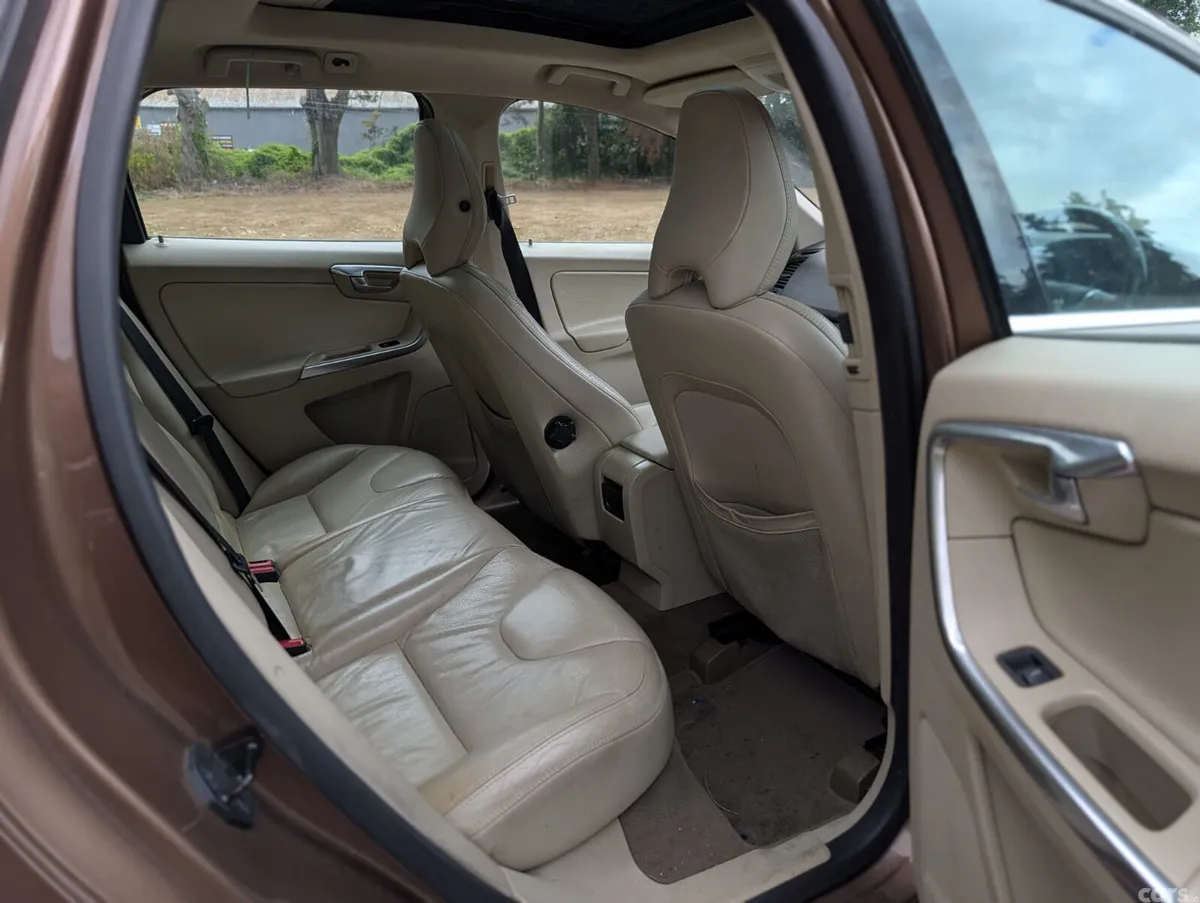 Volvo XC60 SUV, Diesel, 2011, Bronze
