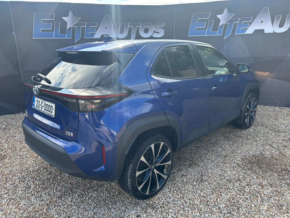 Toyota Yaris Cross Hatchback, Petrol Hybrid, 2021, Blue