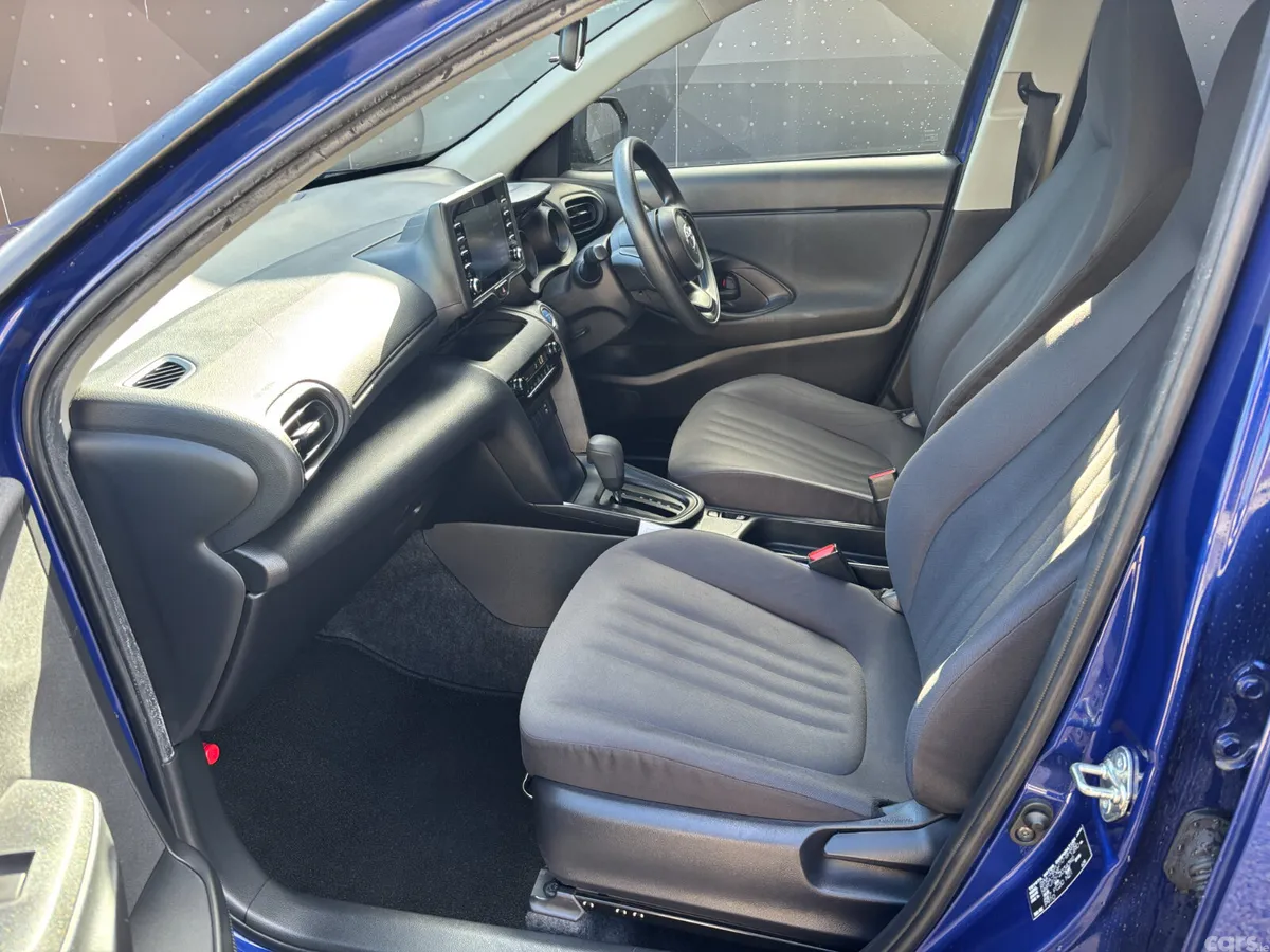 Toyota Yaris Cross Hatchback, Petrol Hybrid, 2021, Blue