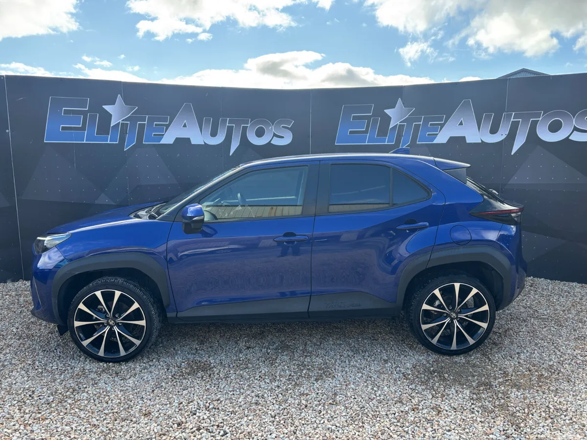 Toyota Yaris Cross Hatchback, Petrol Hybrid, 2021, Blue
