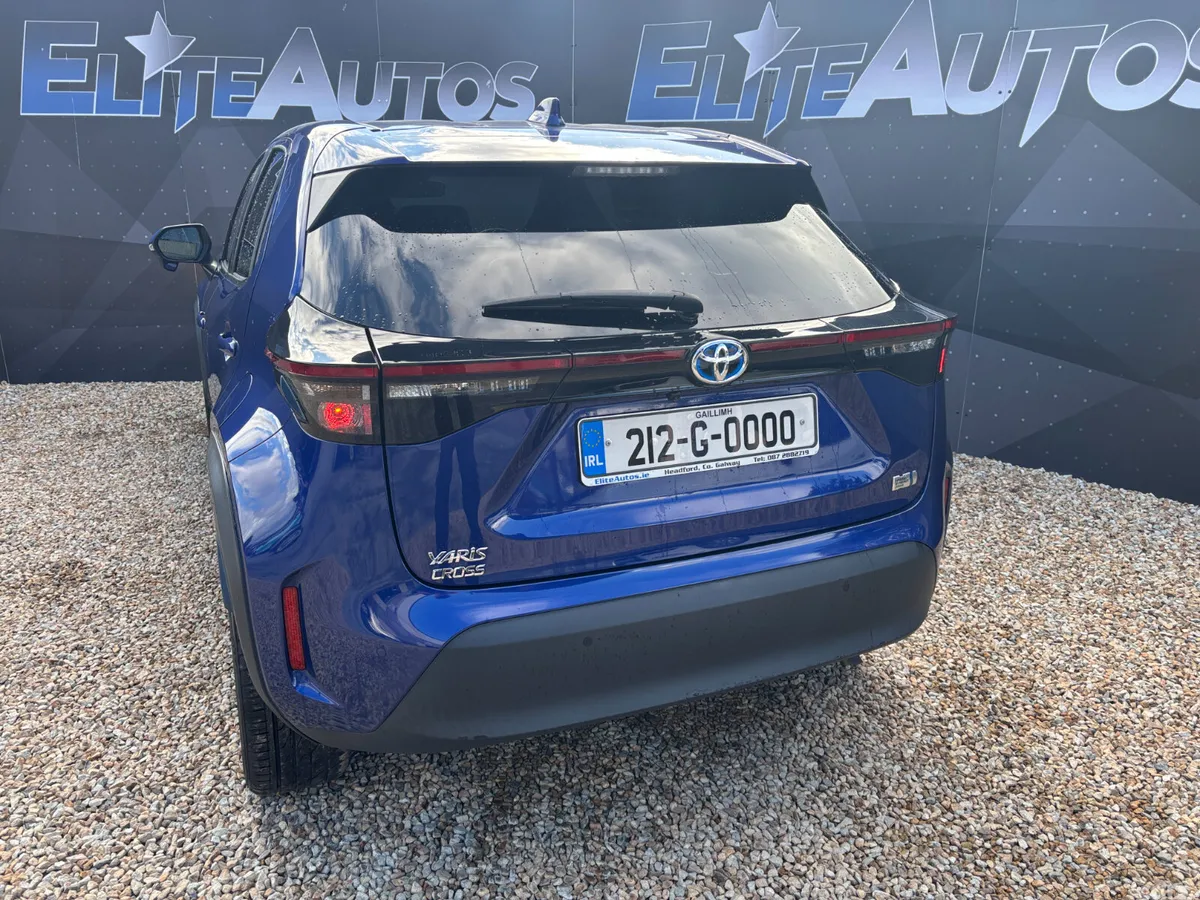 Toyota Yaris Cross Hatchback, Petrol Hybrid, 2021, Blue