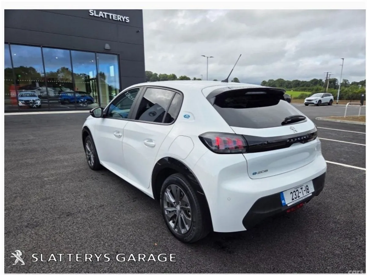 Peugeot 208 Hatchback, Electric, 2023, White