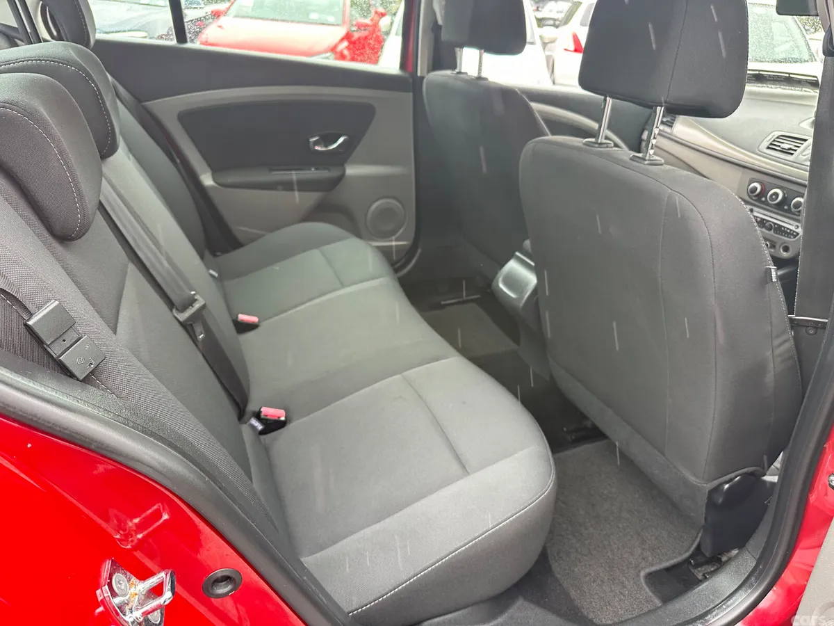 Renault Fluence Saloon, Diesel, 2012, Red
