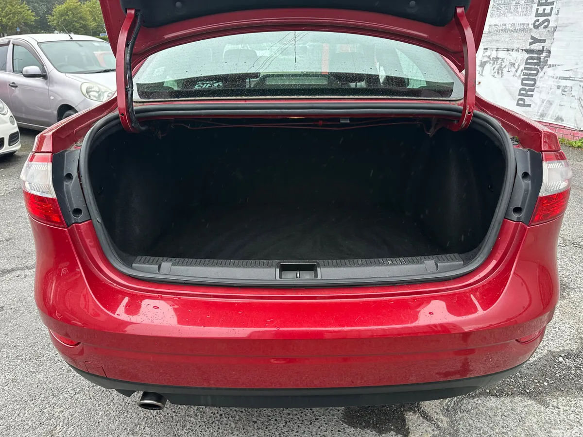 Renault Fluence Saloon, Diesel, 2012, Red