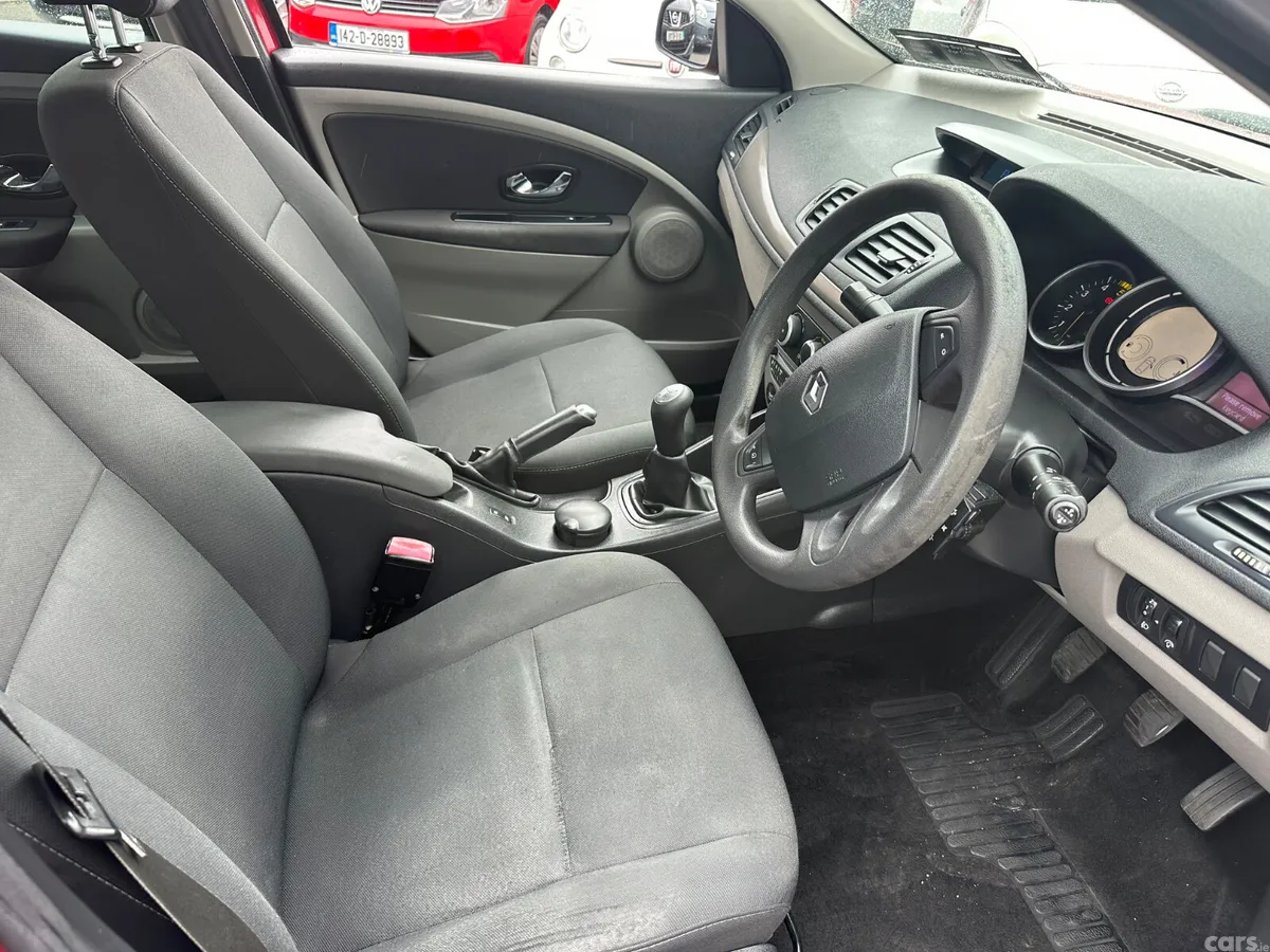 Renault Fluence Saloon, Diesel, 2012, Red