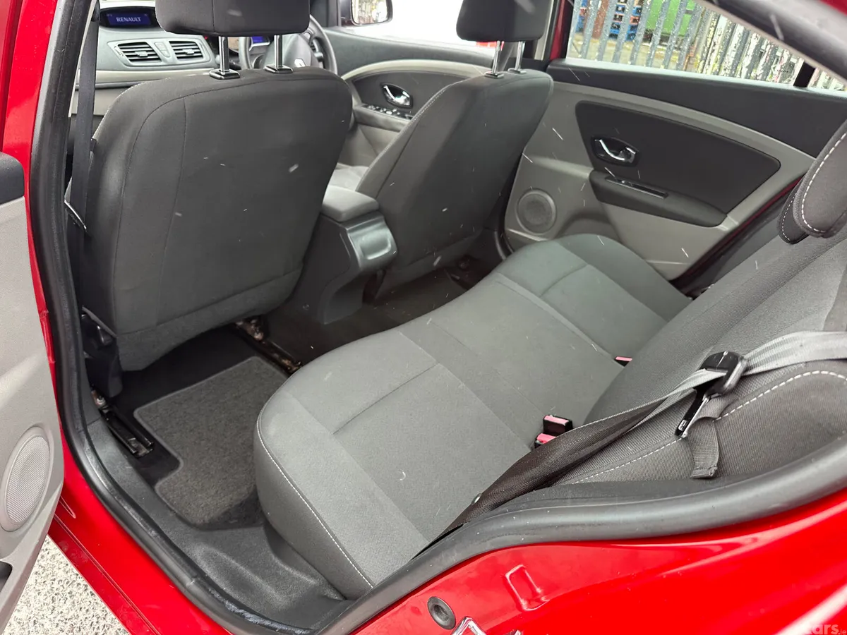 Renault Fluence Saloon, Diesel, 2012, Red