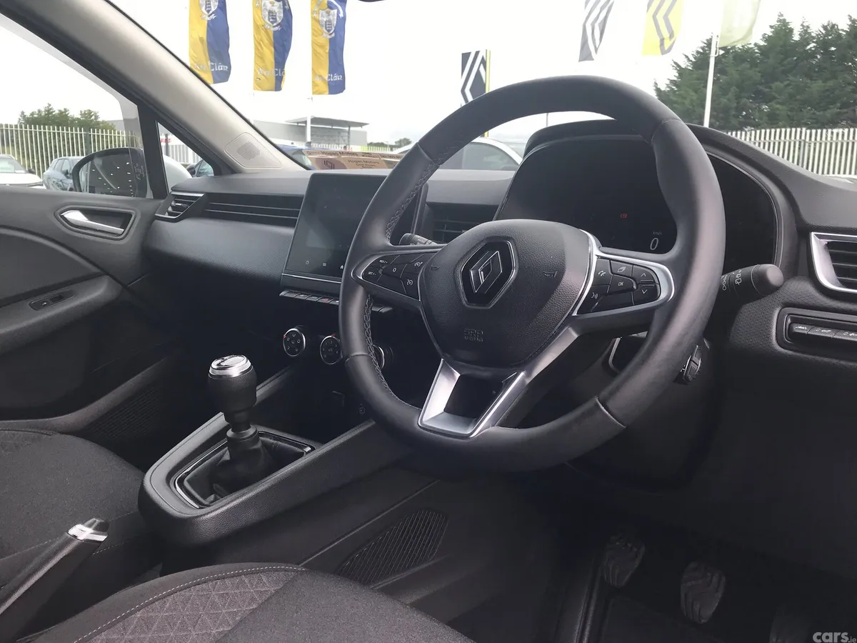 Renault Clio Hatchback, Petrol, 2022, White