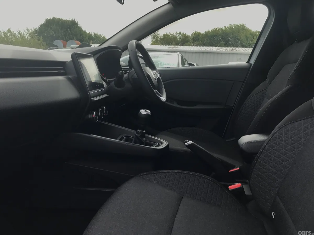 Renault Clio Hatchback, Petrol, 2022, White