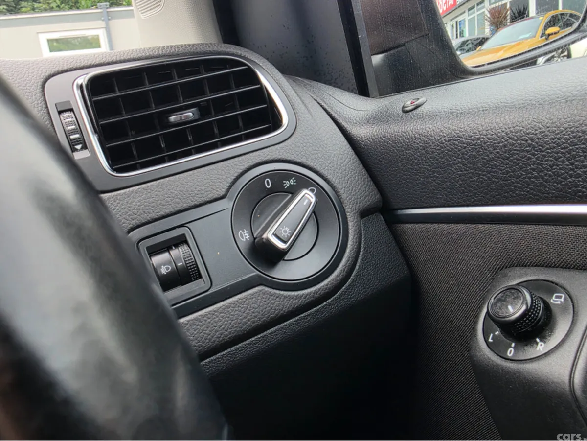 Volkswagen Polo Hatchback, Petrol, 2015, Bronze