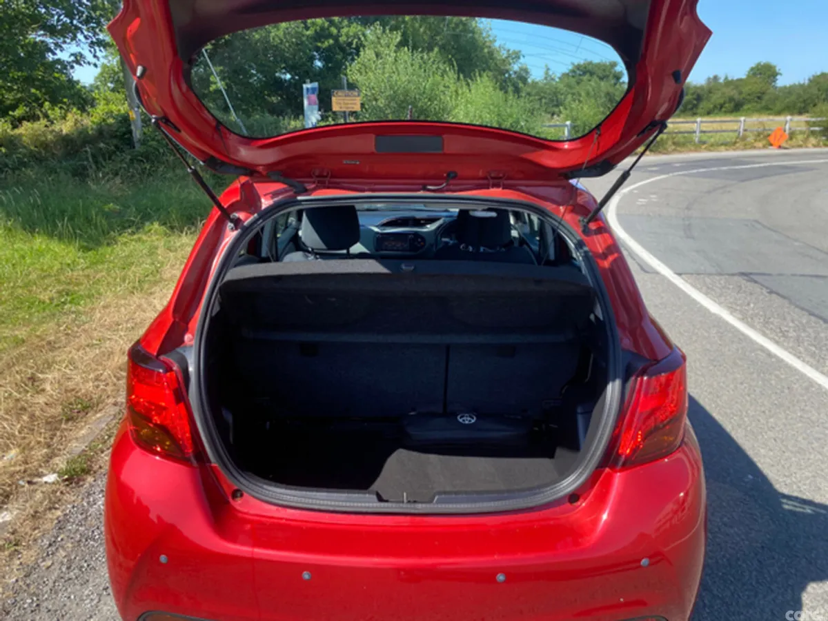 Toyota Yaris Hatchback, Diesel, 2016, Red