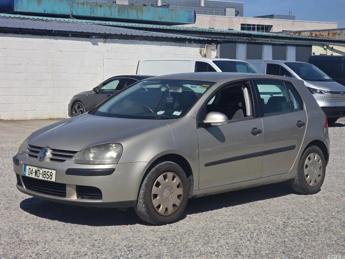 Volkswagen Golf Hatchback, Petrol, 2004, Beige
