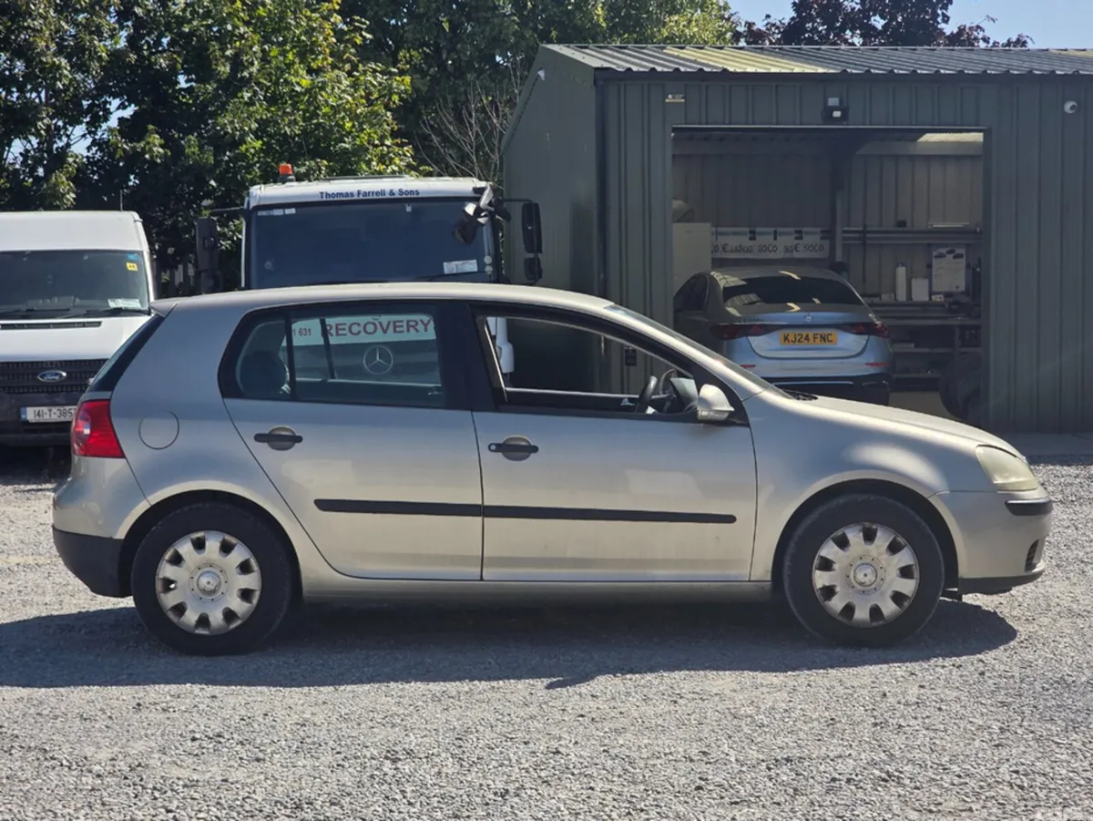 Volkswagen Golf Hatchback, Petrol, 2004, Beige