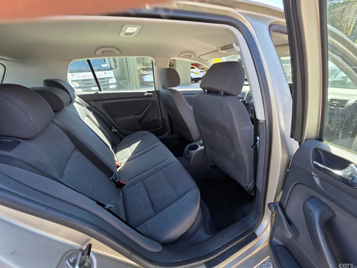 Volkswagen Golf Hatchback, Petrol, 2004, Beige
