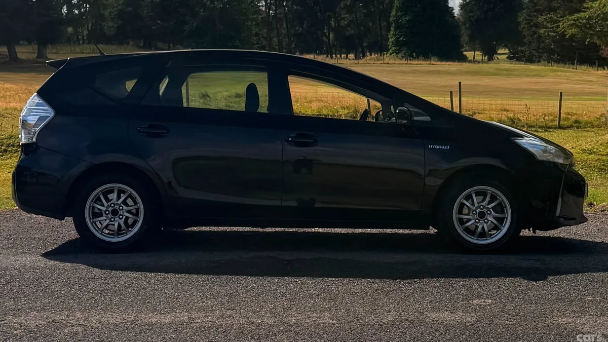 Toyota Prius MPV, Petrol Hybrid, 2016, Black