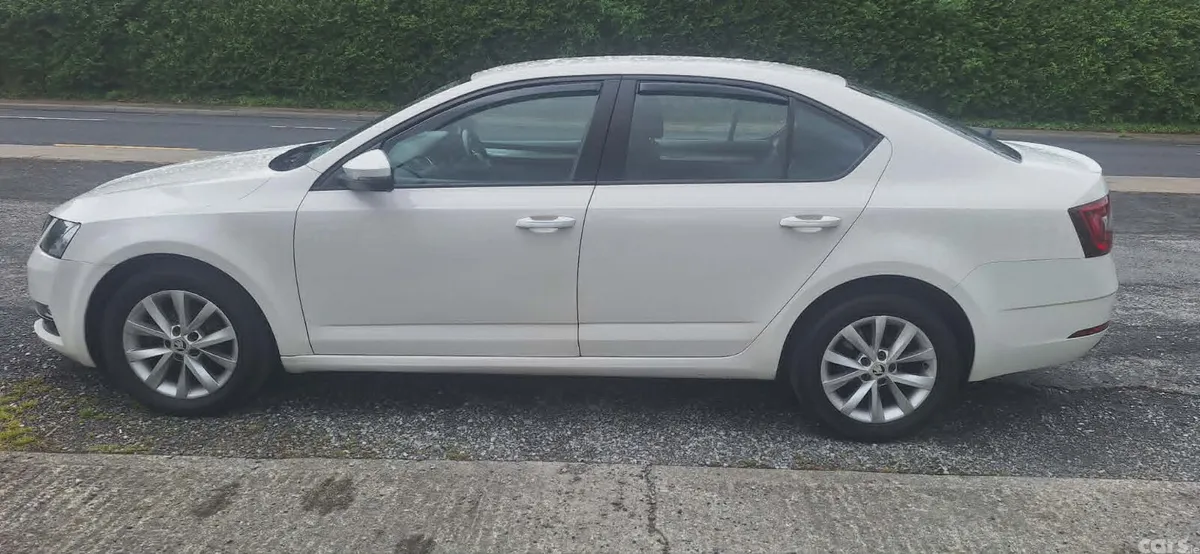 Skoda Octavia Saloon, Diesel, 2018, White