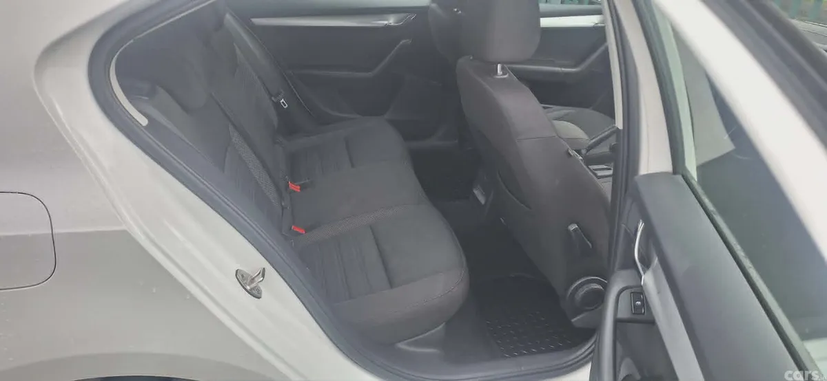Skoda Octavia Saloon, Diesel, 2018, White