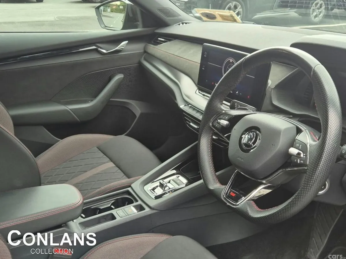 Skoda Octavia Saloon, Diesel, 2024, Black