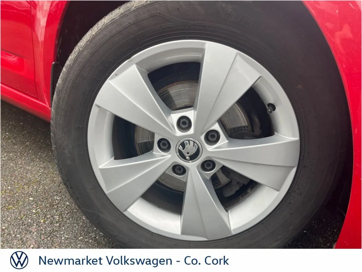 Skoda Octavia Saloon, Diesel, 2019, Red