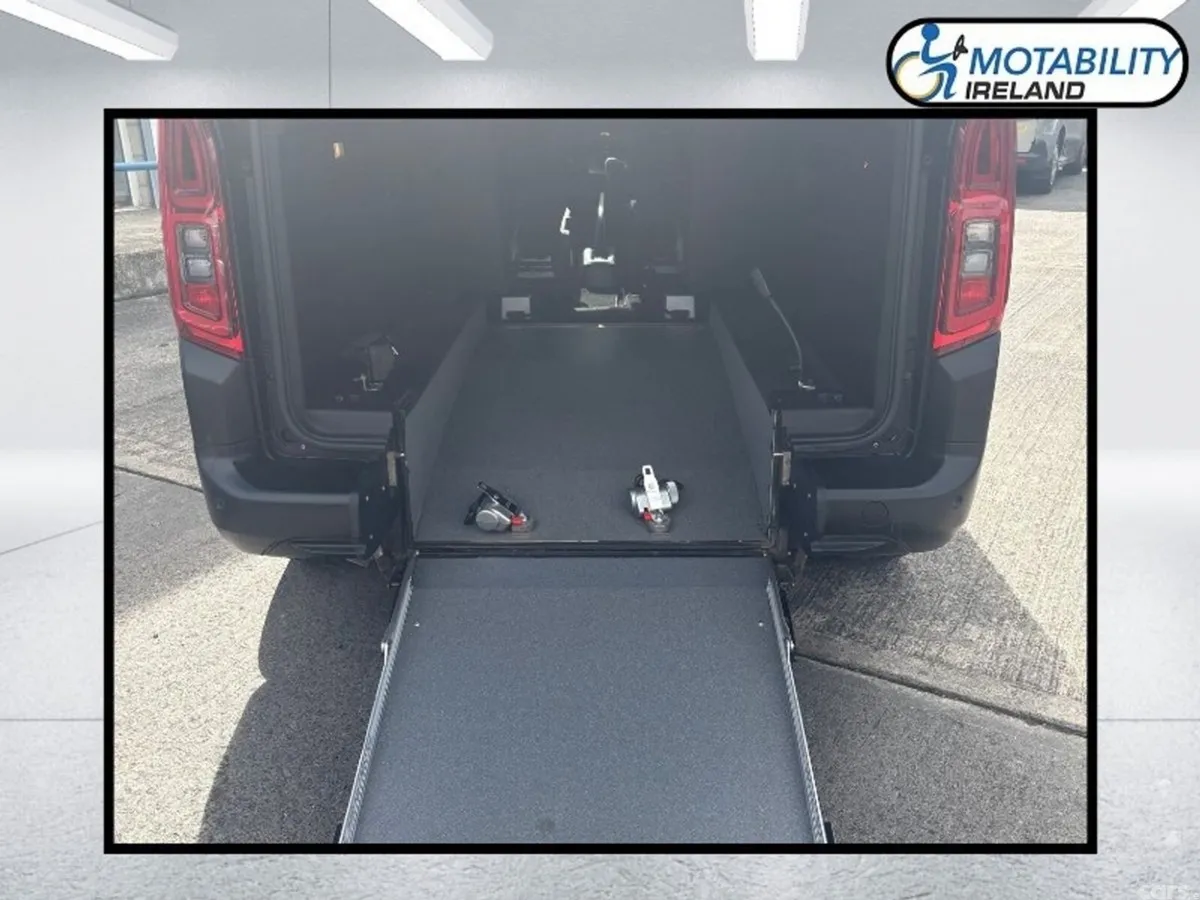 Citroen Berlingo Multispace MPV, Diesel, 2024, Black