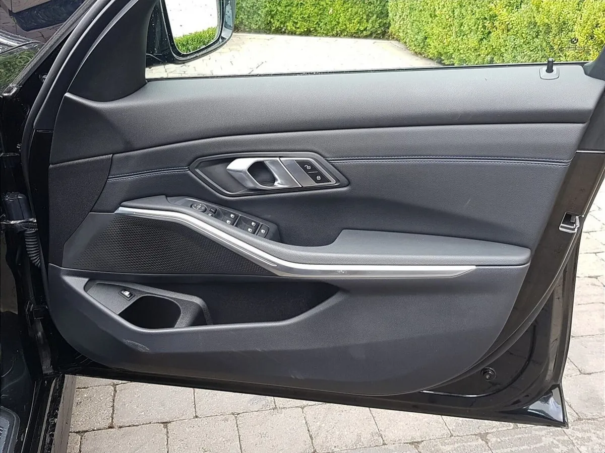 BMW 3-Series Saloon, Petrol Plug-in Hybrid, 2023, Black