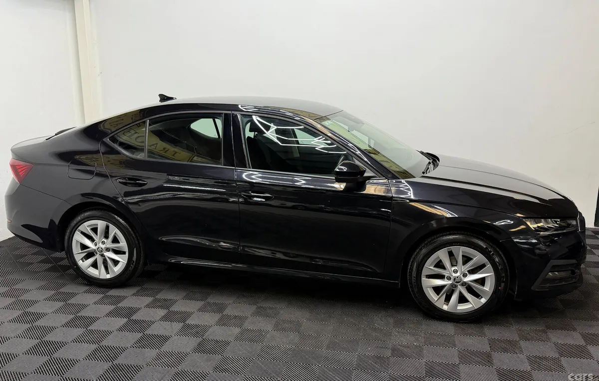 Skoda Octavia Saloon, Petrol, 2022, Black