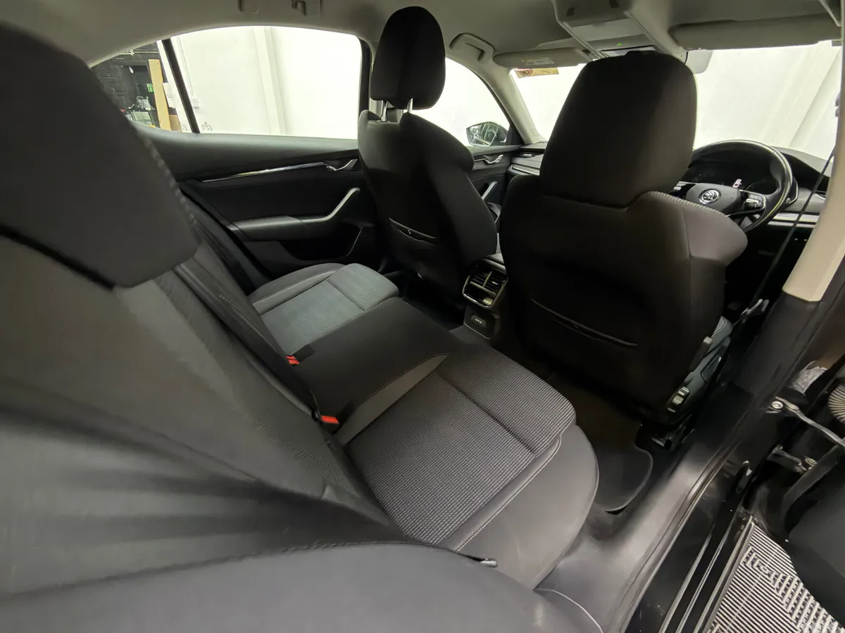 Skoda Octavia Saloon, Petrol, 2022, Black
