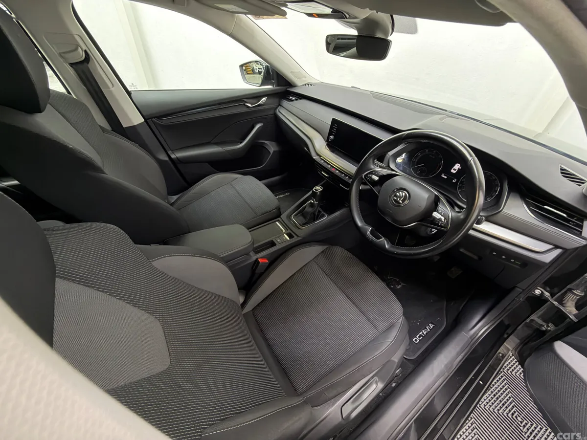Skoda Octavia Saloon, Petrol, 2022, Black