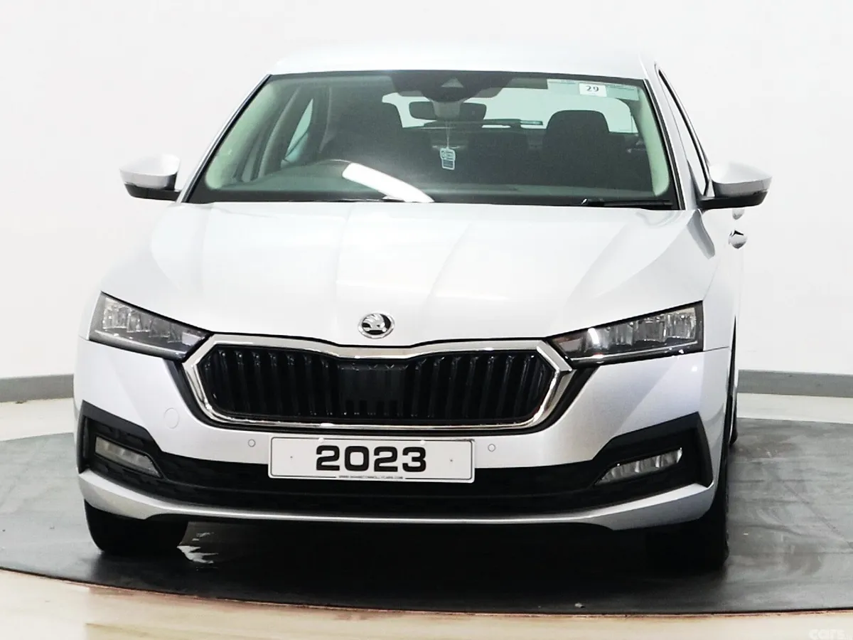 Skoda Octavia Saloon, Diesel, 2023, Grey