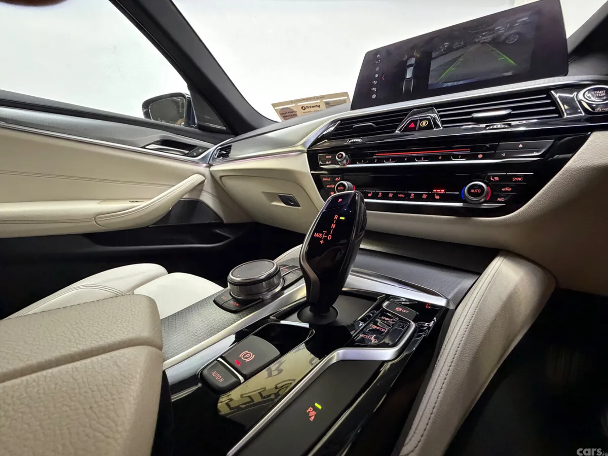 BMW 5-Series Estate, Diesel, 2018, Blue