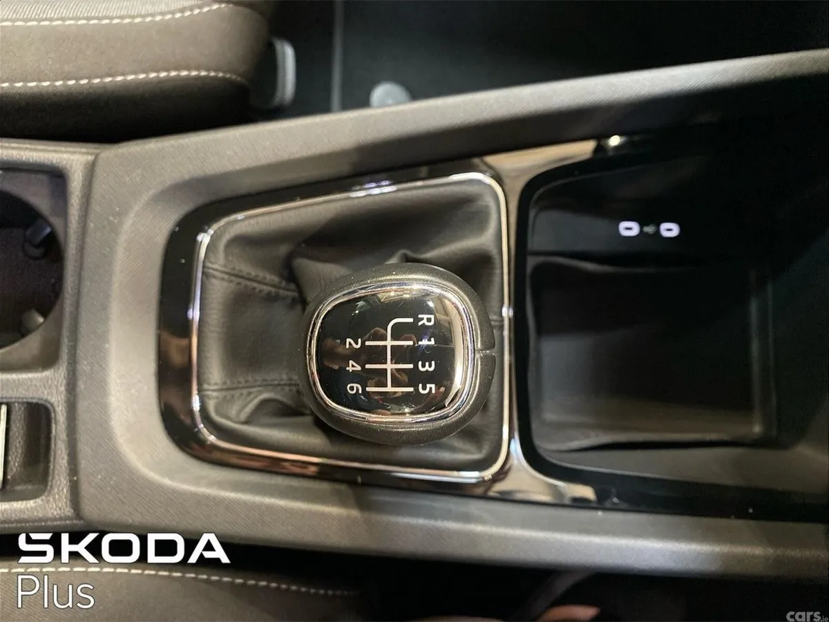 Skoda Octavia Saloon, Petrol, 2023, Blue