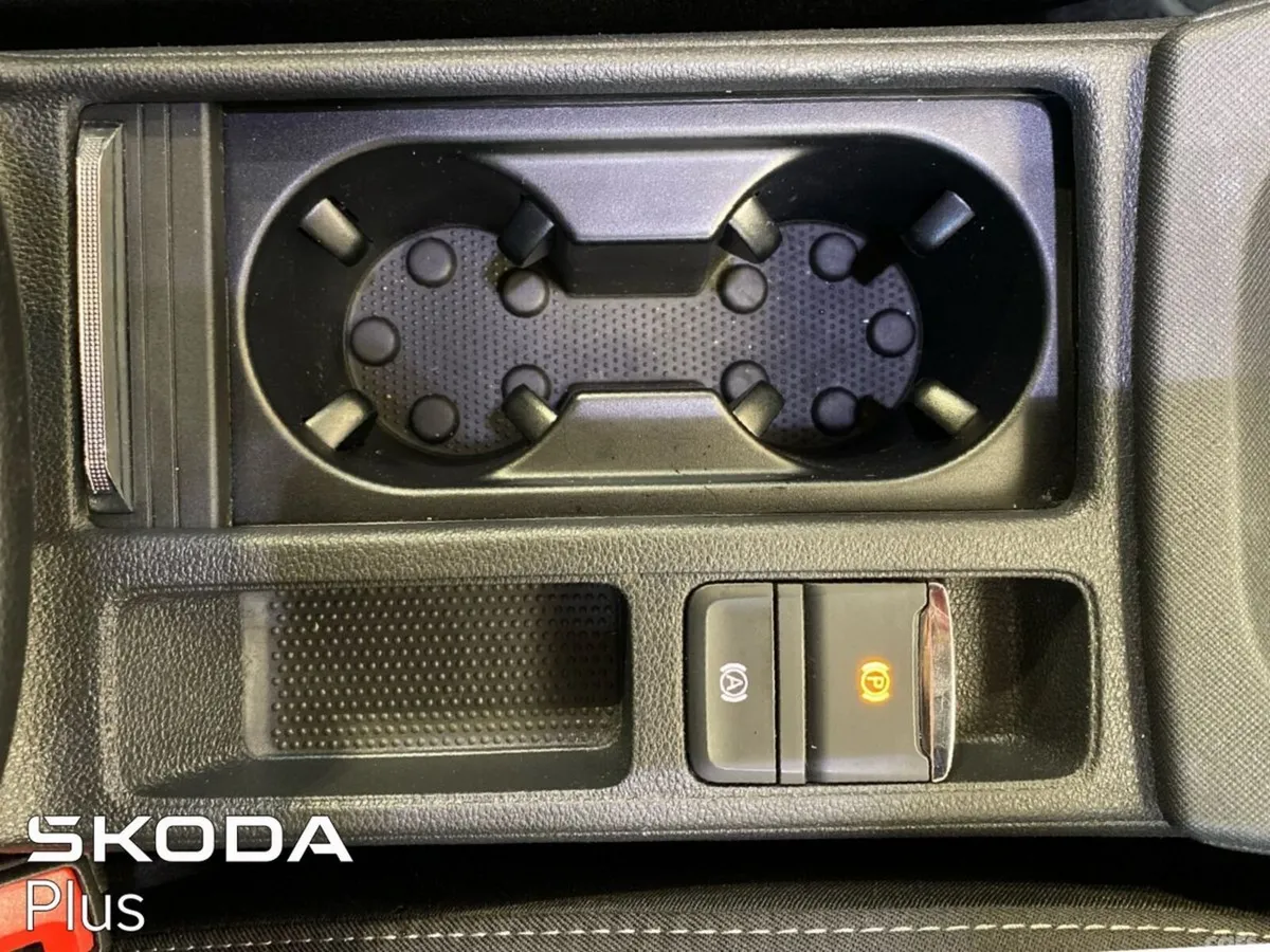 Skoda Octavia Saloon, Petrol, 2023, Blue