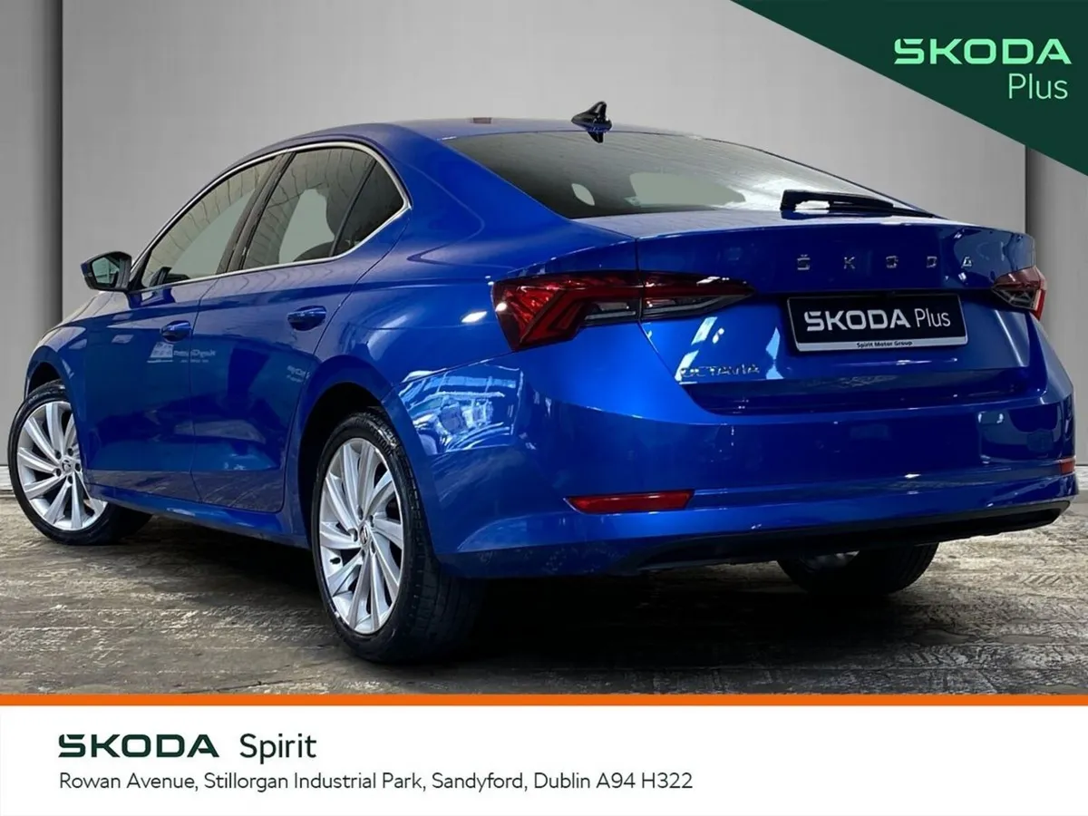 Skoda Octavia Saloon, Petrol, 2023, Blue