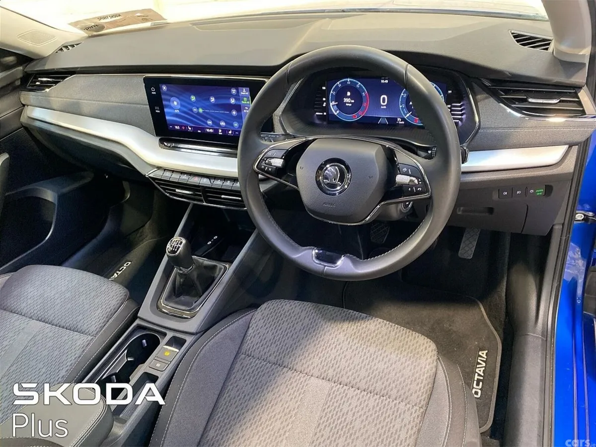 Skoda Octavia Saloon, Petrol, 2023, Blue