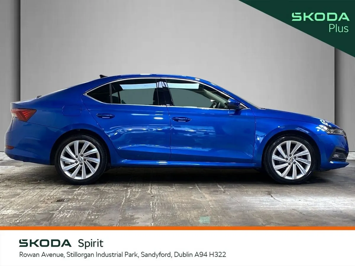 Skoda Octavia Saloon, Petrol, 2023, Blue
