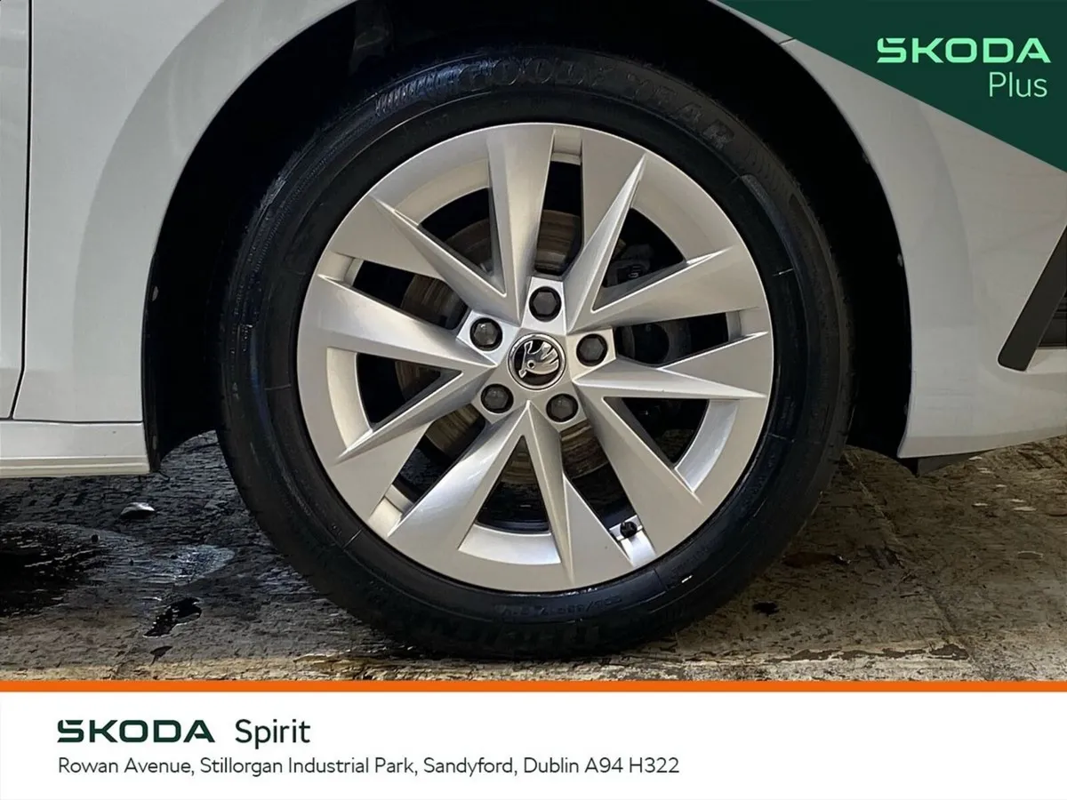 Skoda Octavia Saloon, Petrol Hybrid, 2024, White