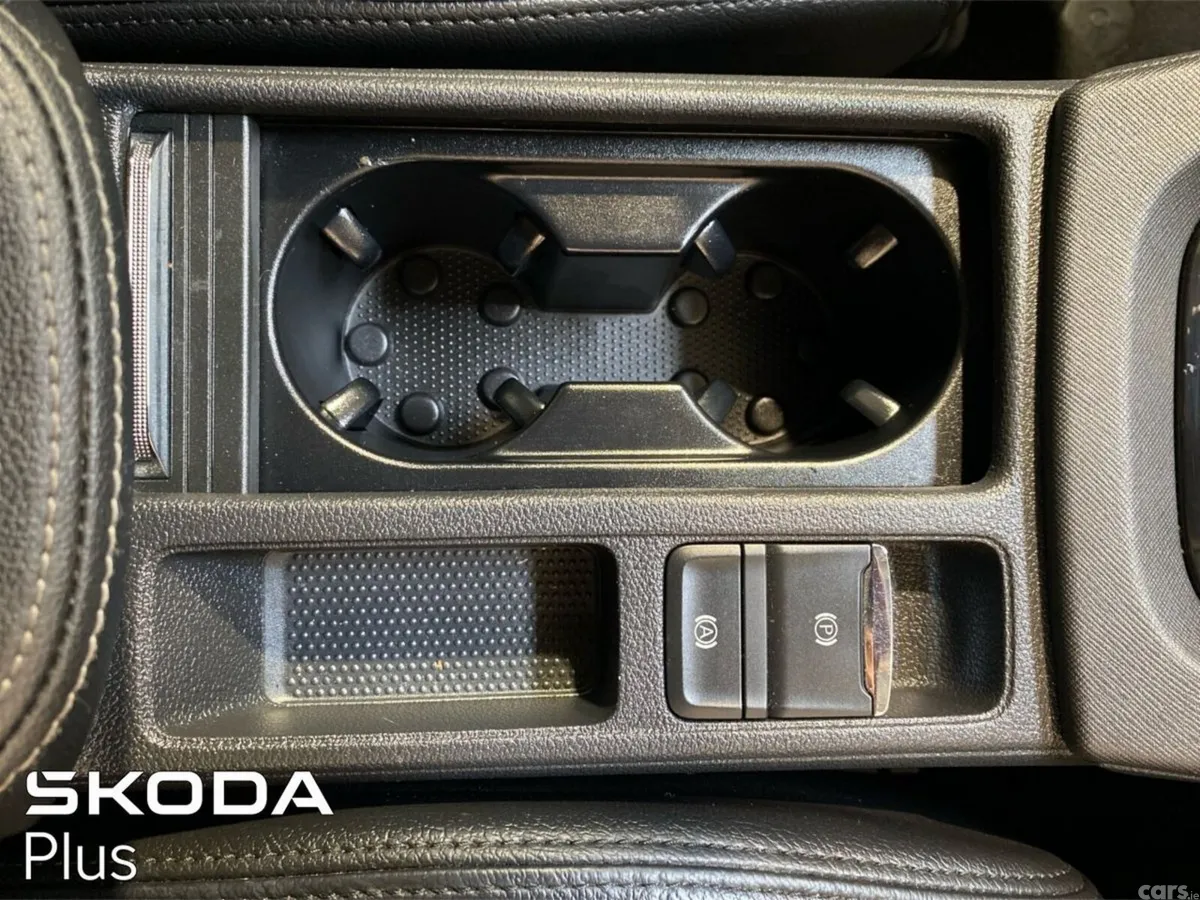 Skoda Octavia Saloon, Petrol Hybrid, 2024, Grey