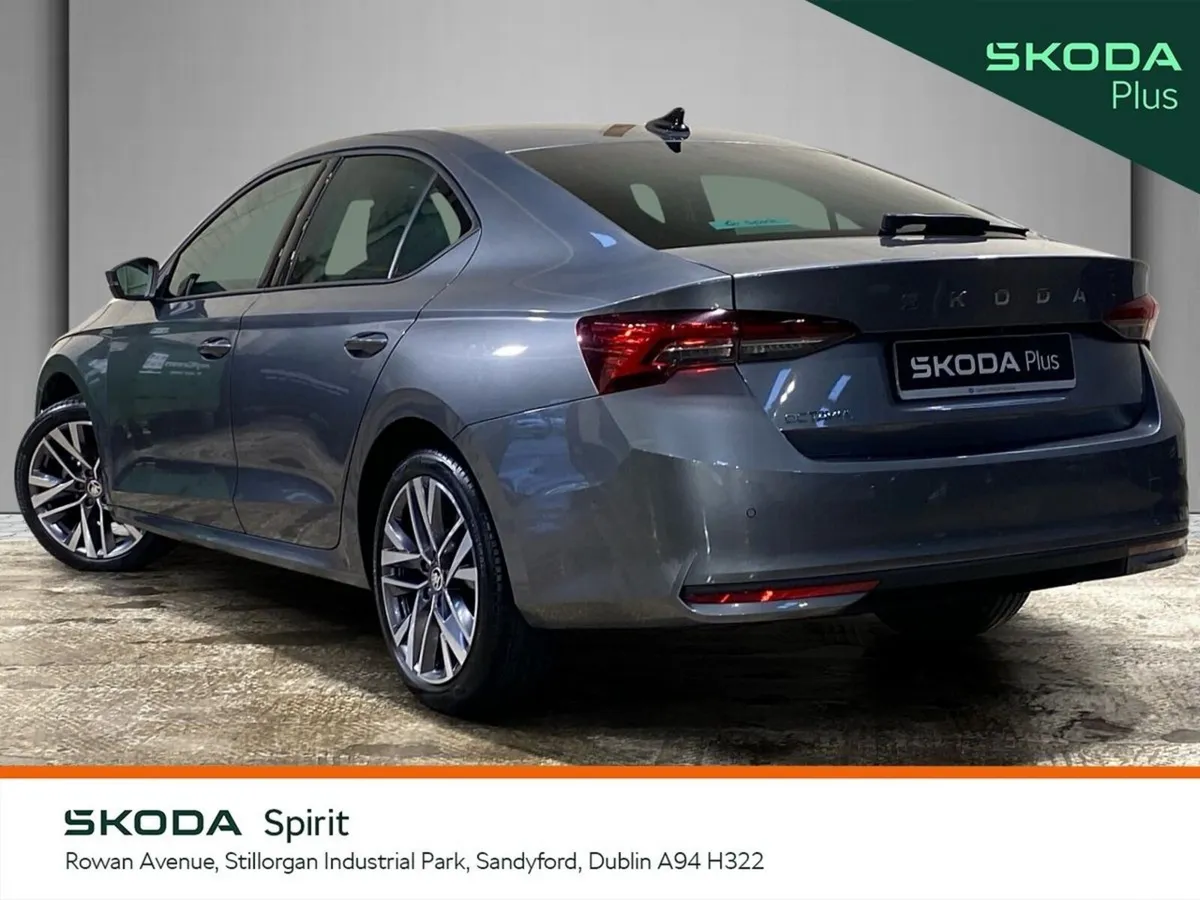 Skoda Octavia Saloon, Diesel, 2024, Grey