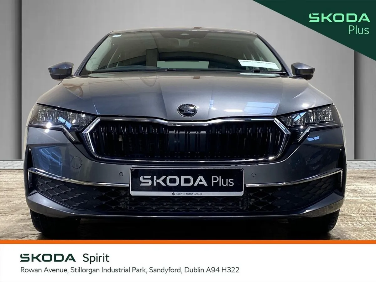 Skoda Octavia Saloon, Diesel, 2024, Grey