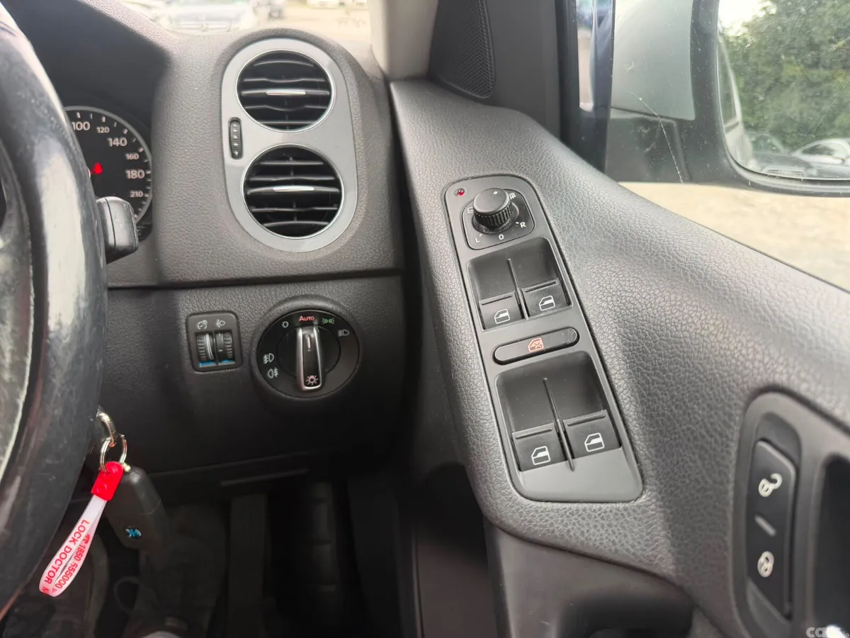 Volkswagen Tiguan SUV, Diesel, 2012, Silver