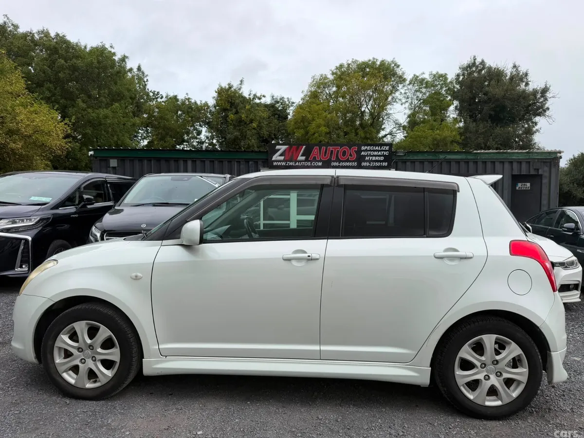 Suzuki Swift Hatchback, Petrol, 2009, White