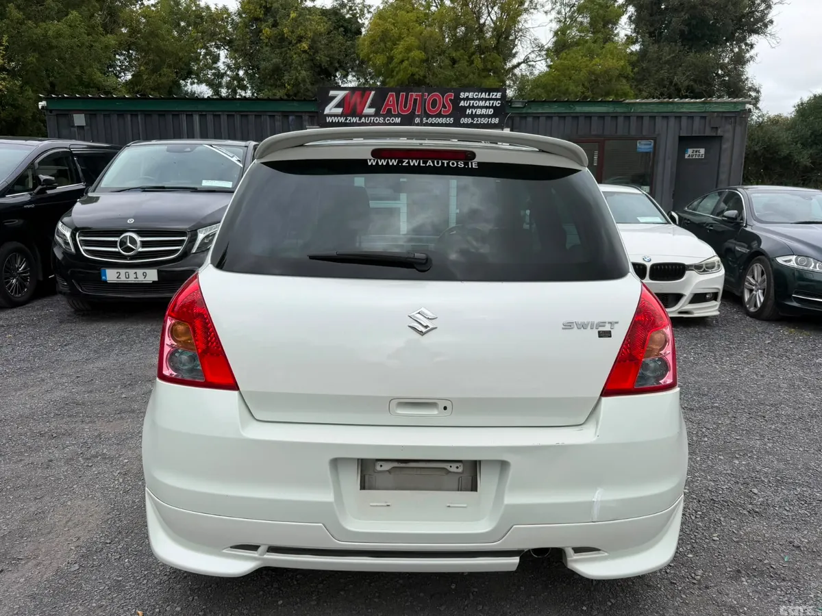 Suzuki Swift Hatchback, Petrol, 2009, White
