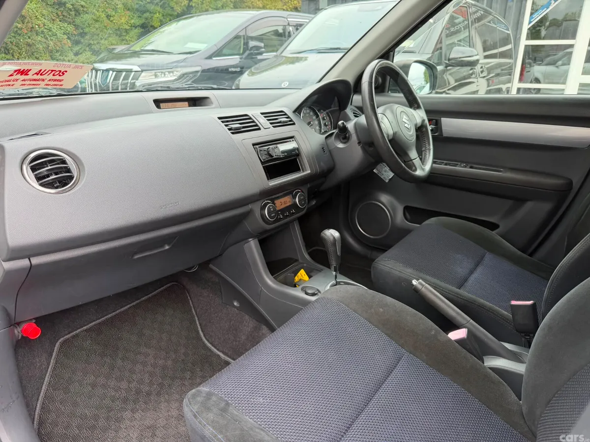 Suzuki Swift Hatchback, Petrol, 2009, White