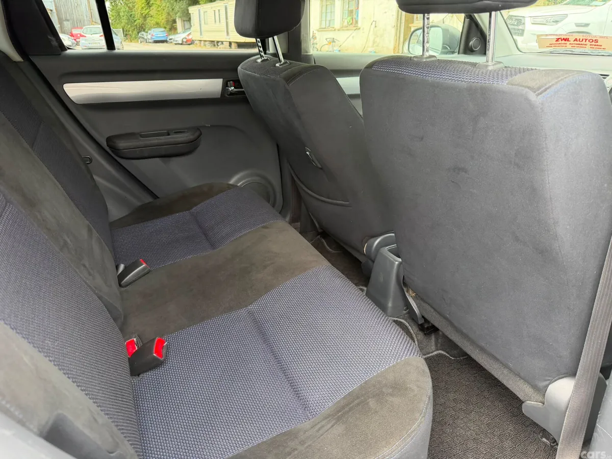 Suzuki Swift Hatchback, Petrol, 2009, White
