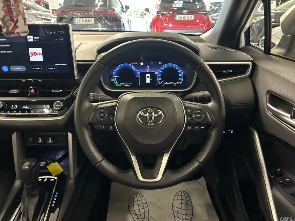 Toyota Corolla Cross Hatchback, Petrol Hybrid, 2023, White
