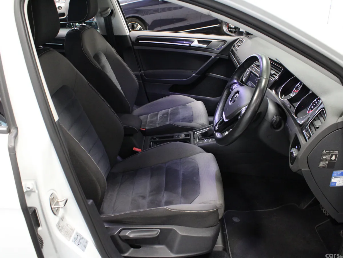 Volkswagen Golf Hatchback, Petrol, 2017, White